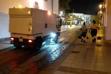  Limpieza retira decenas de toneladas de residuos de la Noche de San Juan en Telde/TA.